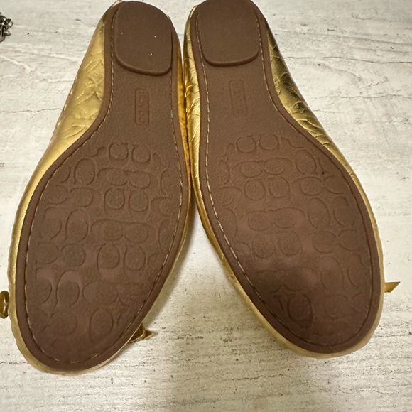 NWOT Coach leather flats gold size 9. - Picture 5 of 6